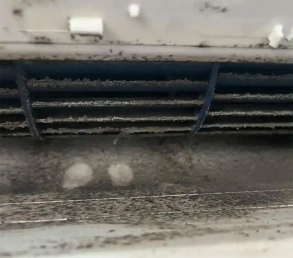 资中空调吹的风有股烧焦味是怎么回事